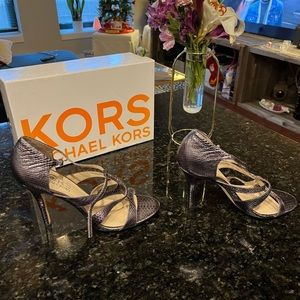 Like New Michael Kors Metallic Pumps